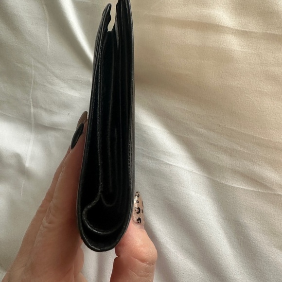 Louis Vuitton Black Epi Leather Wallet - Near Flawless ⭐️ Make an offer! ⭐️ - Picture 11 of 16